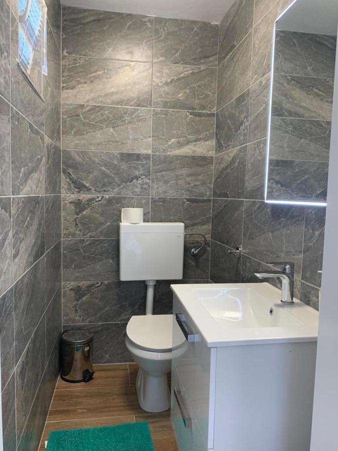 Apartmani Albatros Perusic المظهر الخارجي الصورة