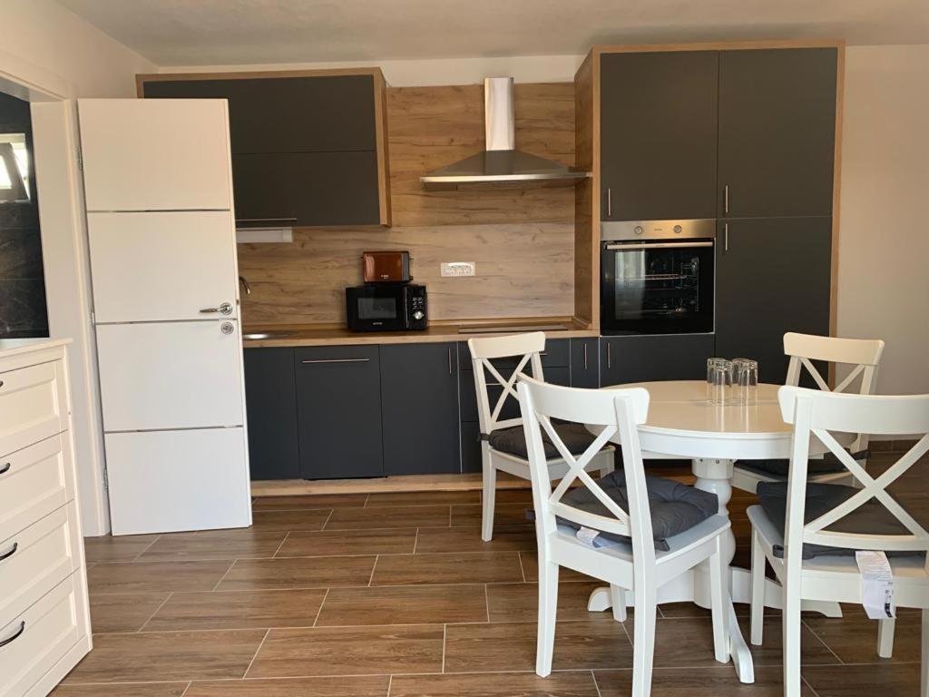 Apartmani Albatros Perusic المظهر الخارجي الصورة