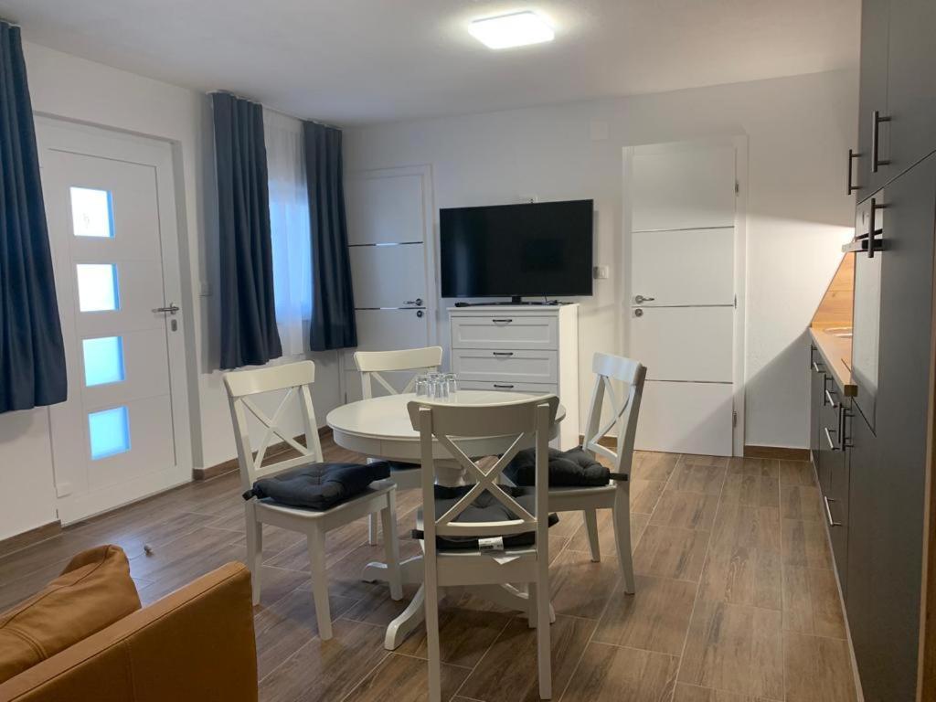 Apartmani Albatros Perusic المظهر الخارجي الصورة
