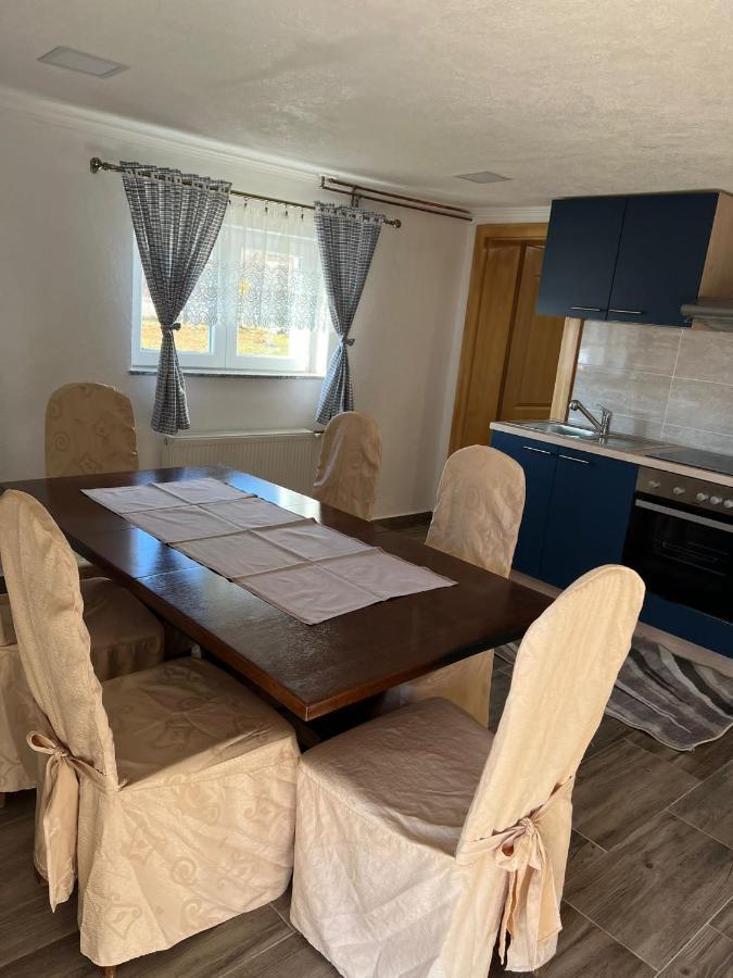 Apartmani Albatros Perusic المظهر الخارجي الصورة